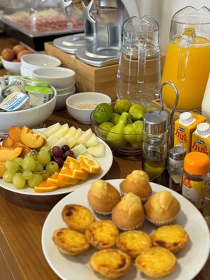 매일 뷔페 아침 식사(1인당 EUR 8)