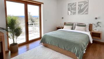 7 habitaciones, decoración personalizada y escritorio