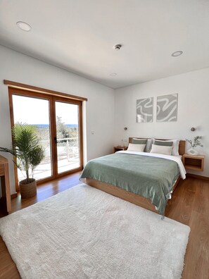 7 개의 침실, 각각 다른 스타일의 인테리어, 책상, 암막 커튼