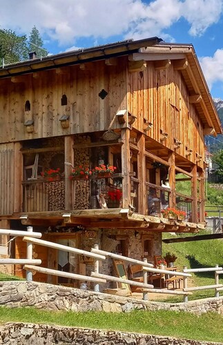Chalet-Tabia'al Sol romantic apartment with breathtaking views in the Dolomites