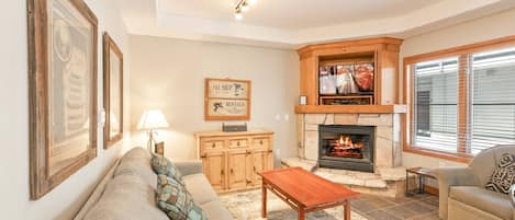 Smart TV, fireplace, DVD player