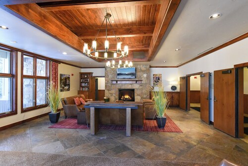 Riverbend Centennial Run Condo: Ski In/Out