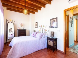 4 chambres, fer et planche à repasser, accès Internet, draps fournis