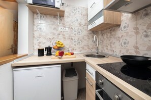 Frigorifero, microonde, forno, macchina per tè/caffè