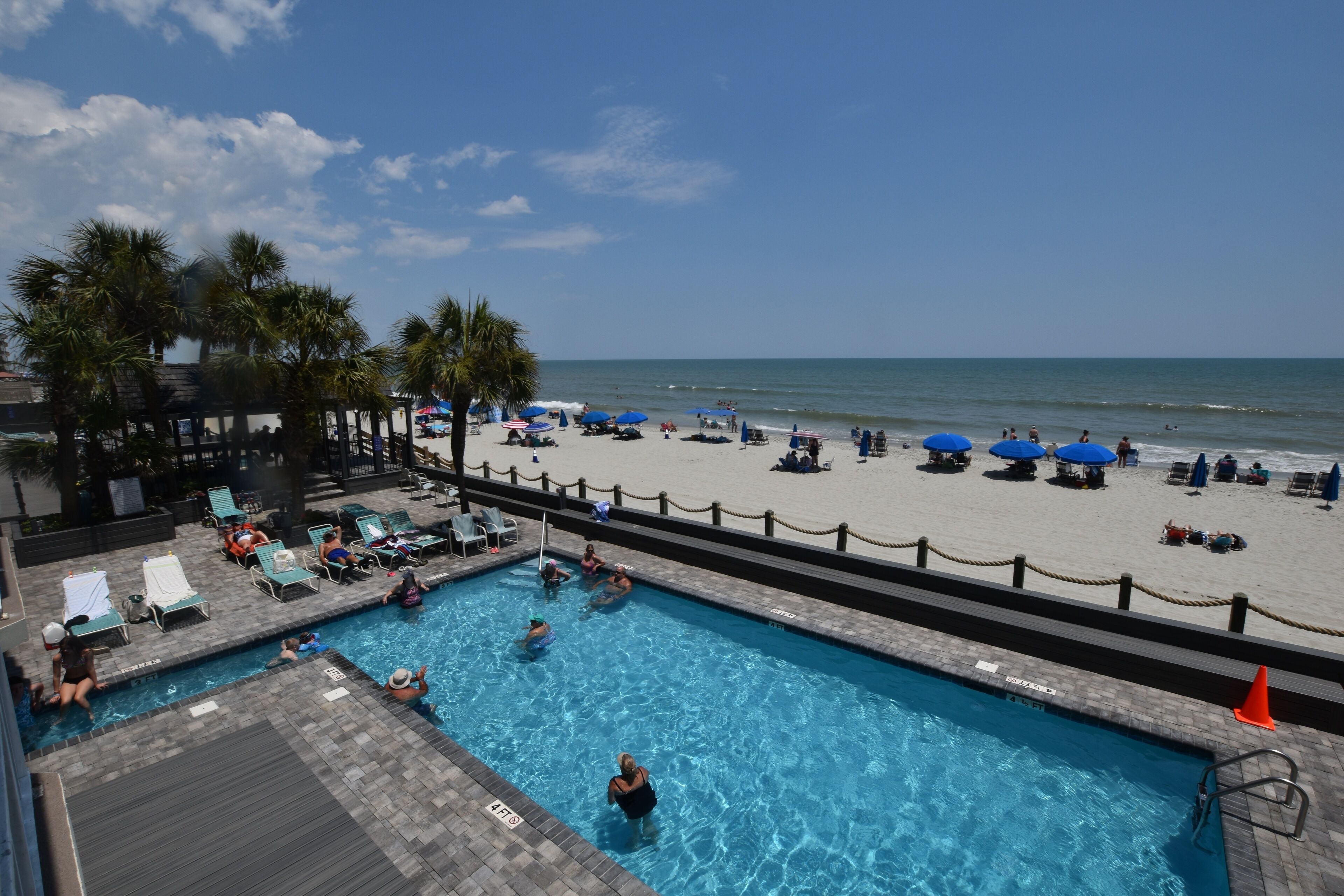 Condo, 3 habitaciones | Alberca | Alberca techada y alberca climatizada