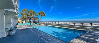 0112 Waters Edge Resort 3 Bedroom Condo by RedAwning