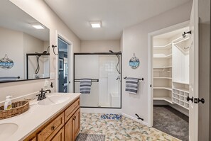 House, 3 Bedrooms | Bathroom | Hair dryer, towels, shampoo