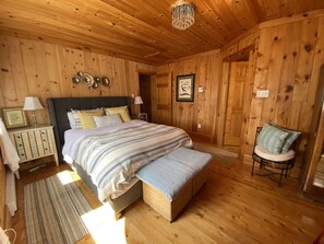 1 bedroom, desk, iron/ironing board, WiFi - One bedroom two bath beach house over looking the ocean. (Trinity)