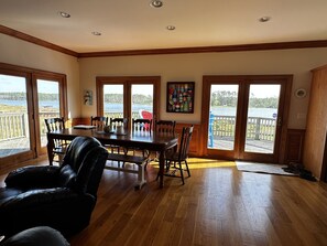 Dining - Peaceful Place on Wade Creek (Williston)