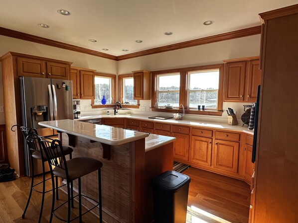 Private kitchen - Peaceful Place on Wade Creek (Williston)