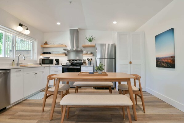 雪櫃、微波爐、焗爐、爐具