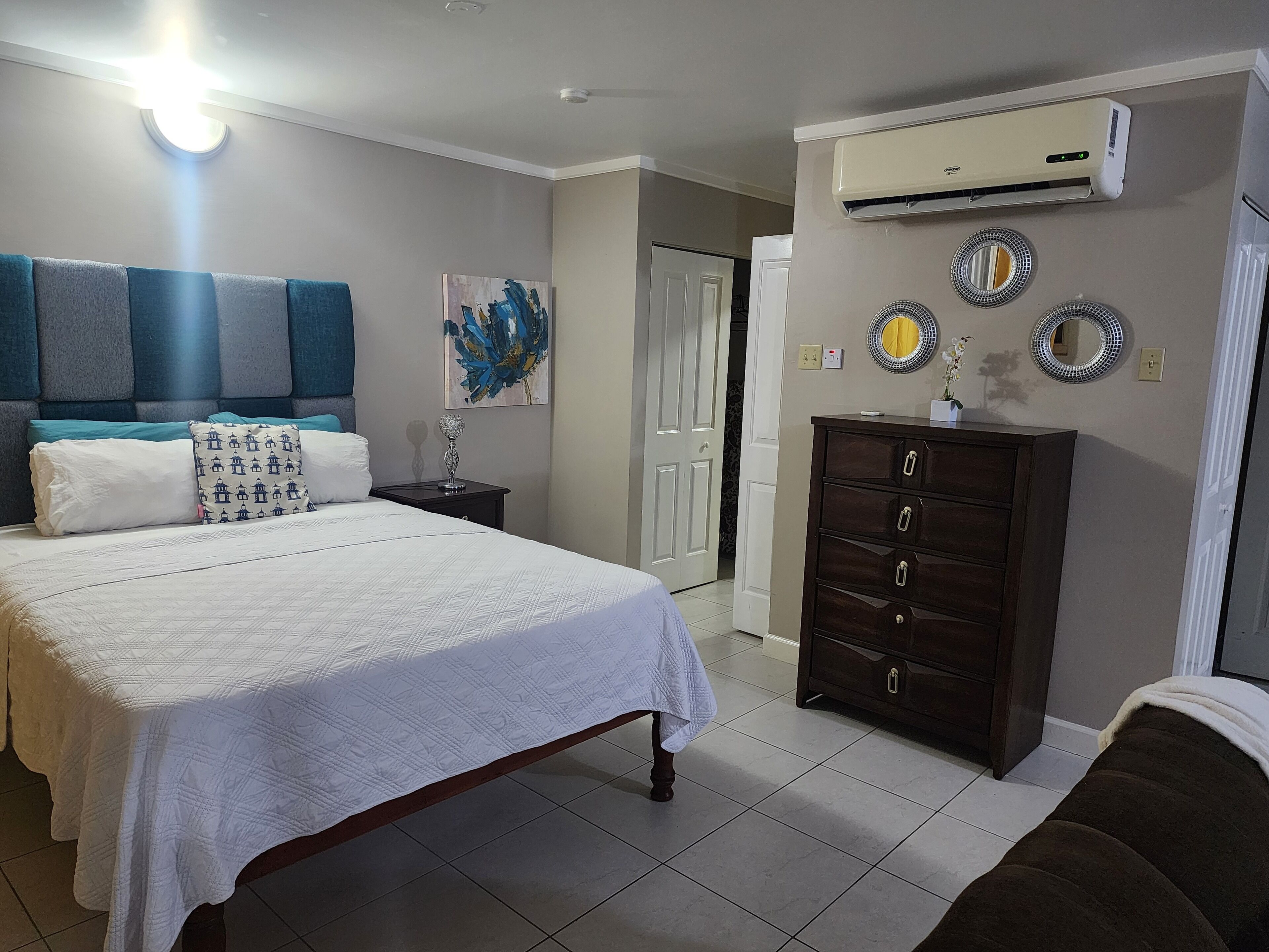 standard studio suite | iron/ironing board, free wifi, bed sheets