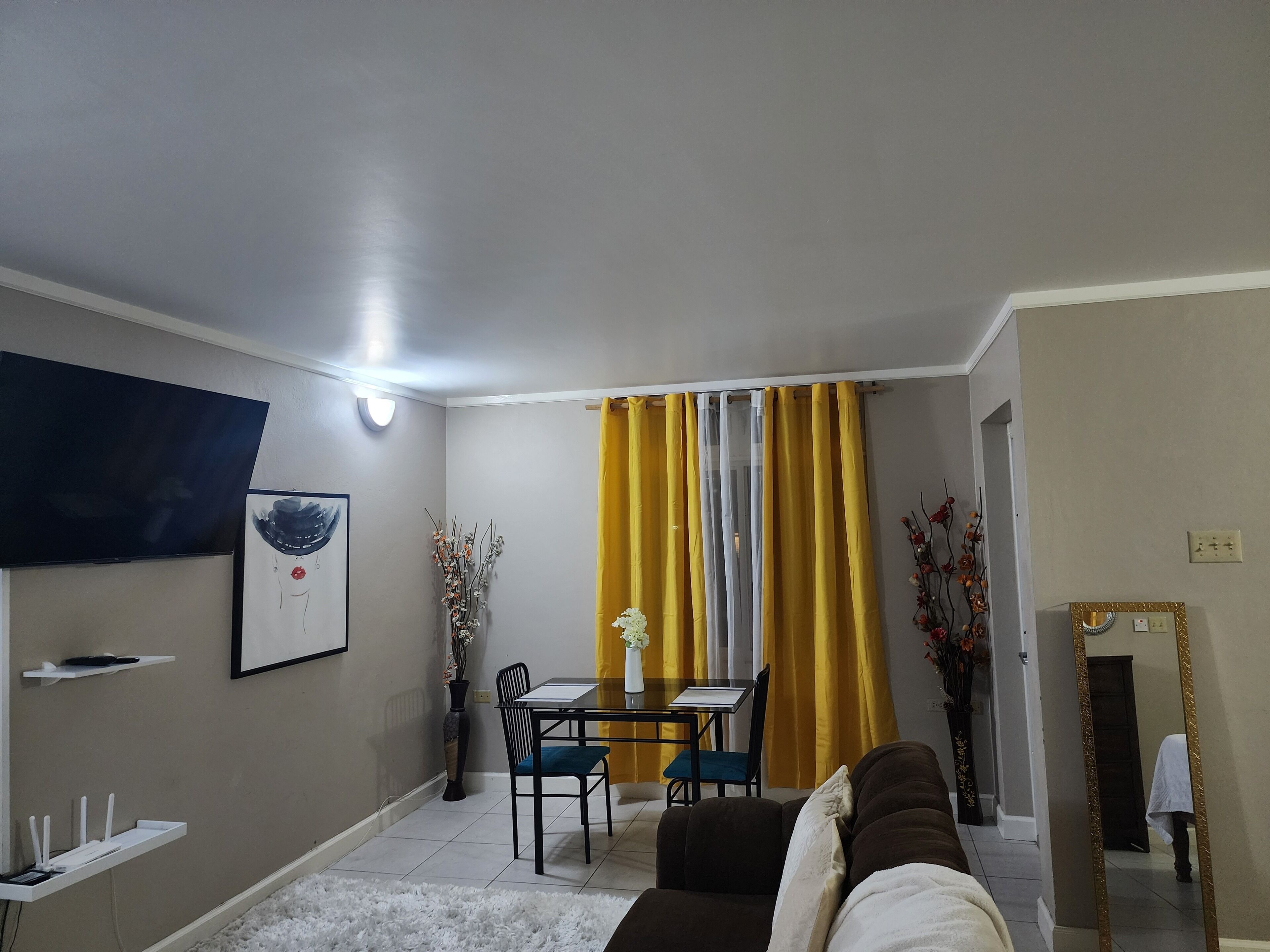 standard studio suite | living area | 40-inch led tv with cable channels, tv