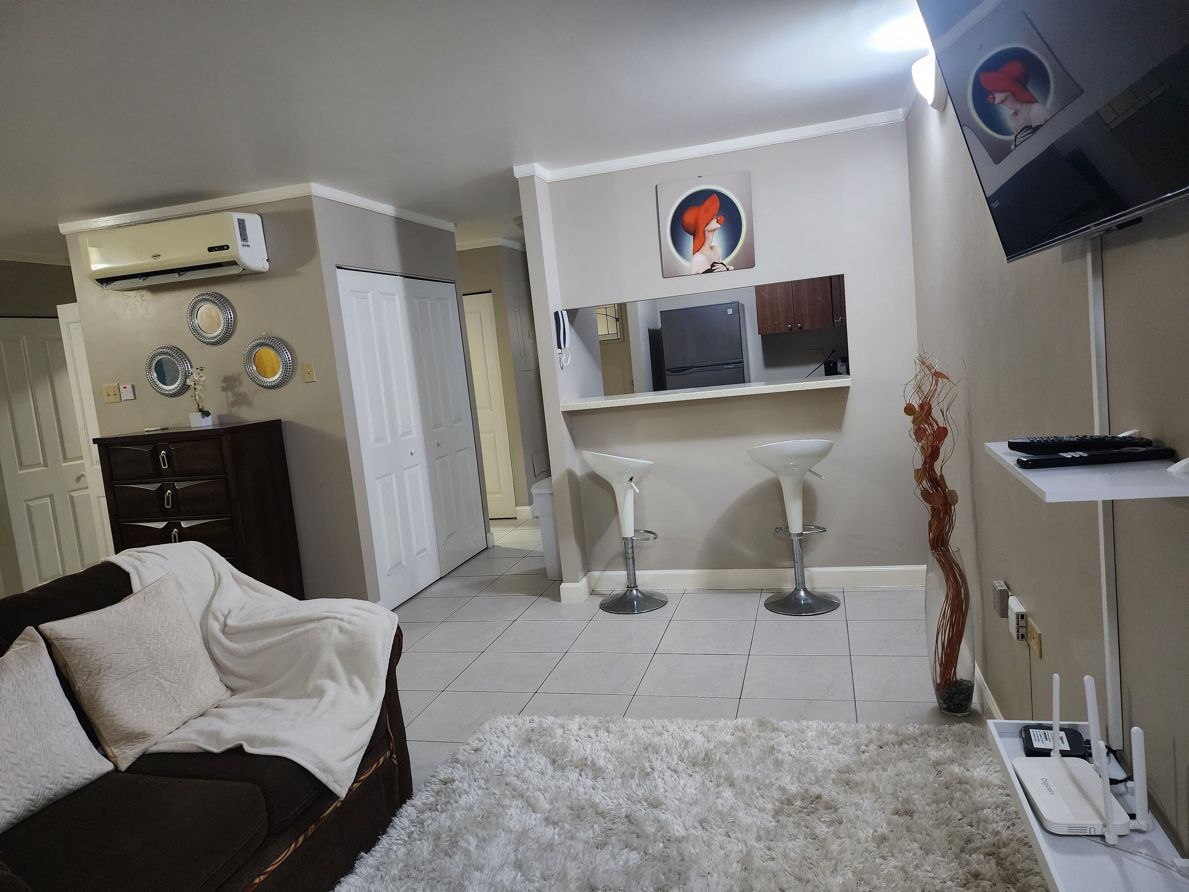 standard studio suite | living area | 40-inch led tv with cable channels, tv