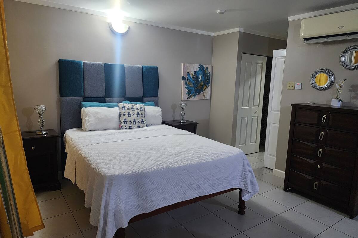 standard studio suite | iron/ironing board, free wifi, bed sheets