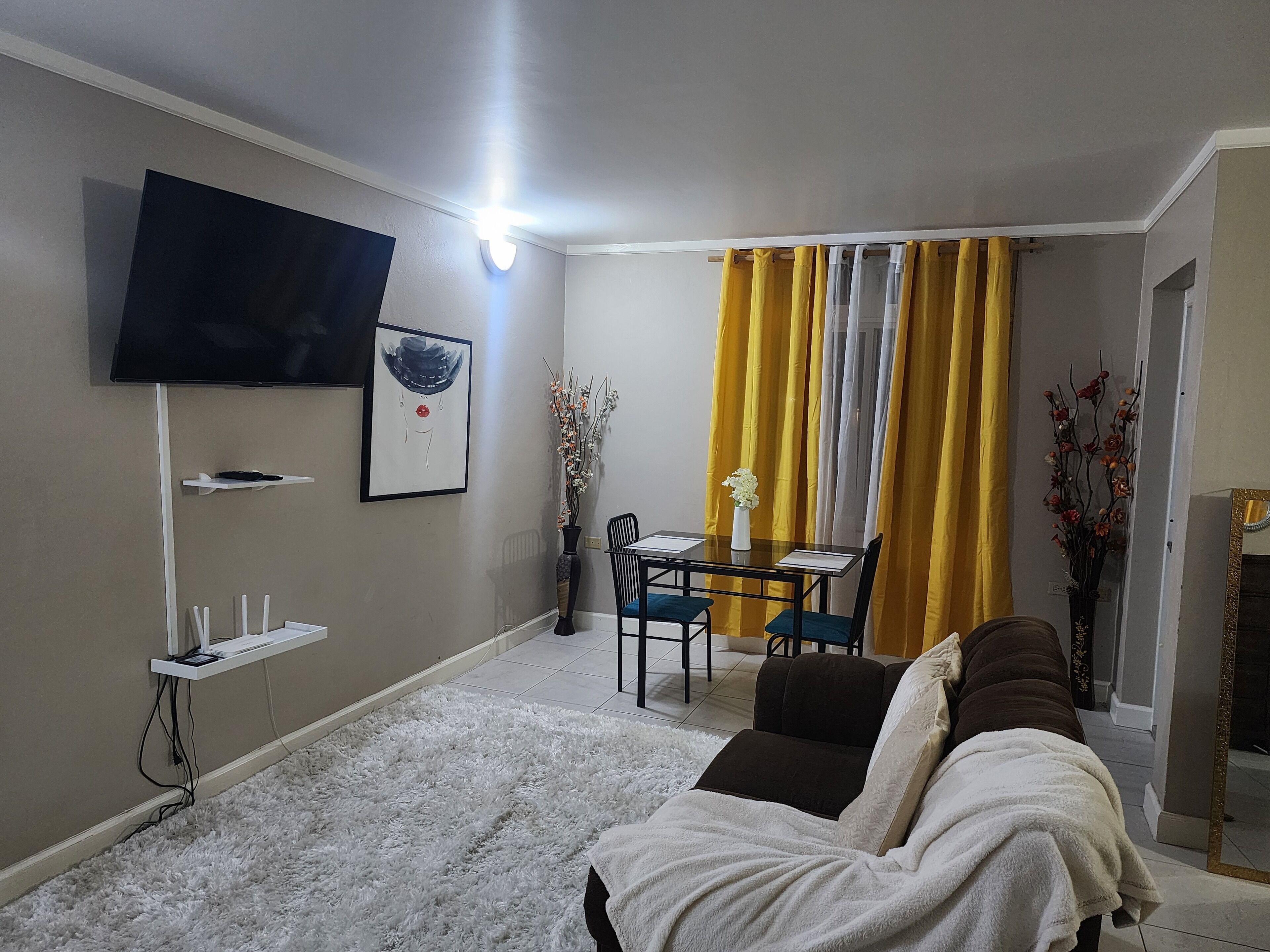 standard studio suite | living area | 40-inch led tv with cable channels, tv