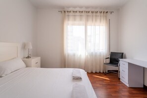 4 bedrooms, desk, iron/ironing board, travel cot
