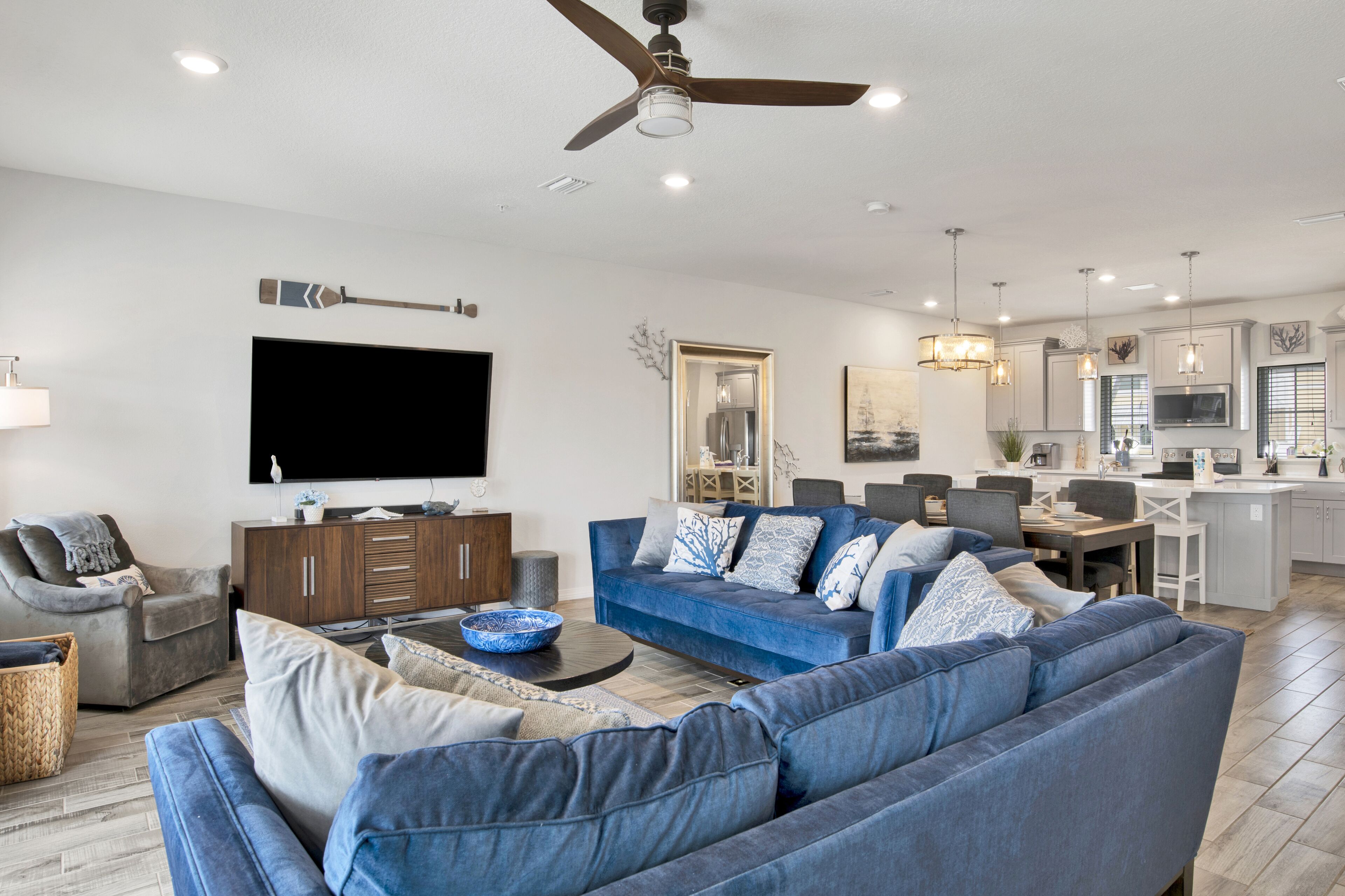 The Salty Breeze Is Designed To Please! Free Golf, Fishing, Cruises and More.