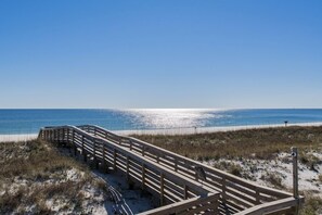 Beach nearby - Beautiful Townhome Condo Totally Embraces The Lost Key Lifestyle! Free Golf! (Pensacola)