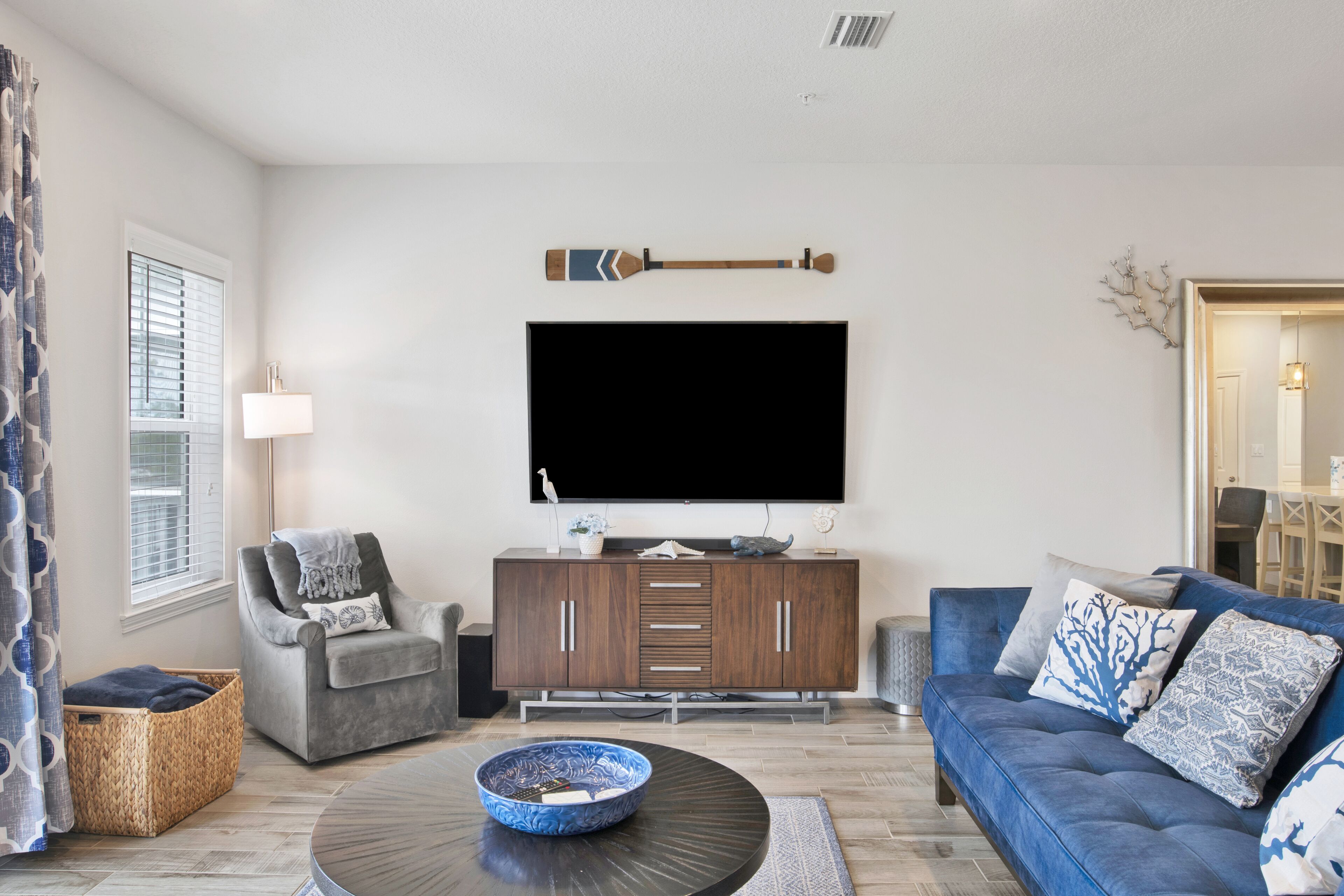 The Salty Breeze Is Designed To Please! Free Golf, Fishing, Cruises and More.