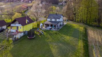 Family House, Multiple Bedrooms, 2 Bathrooms, Mountainside (Cozy House In Nature With Hot Tub) | Exterior