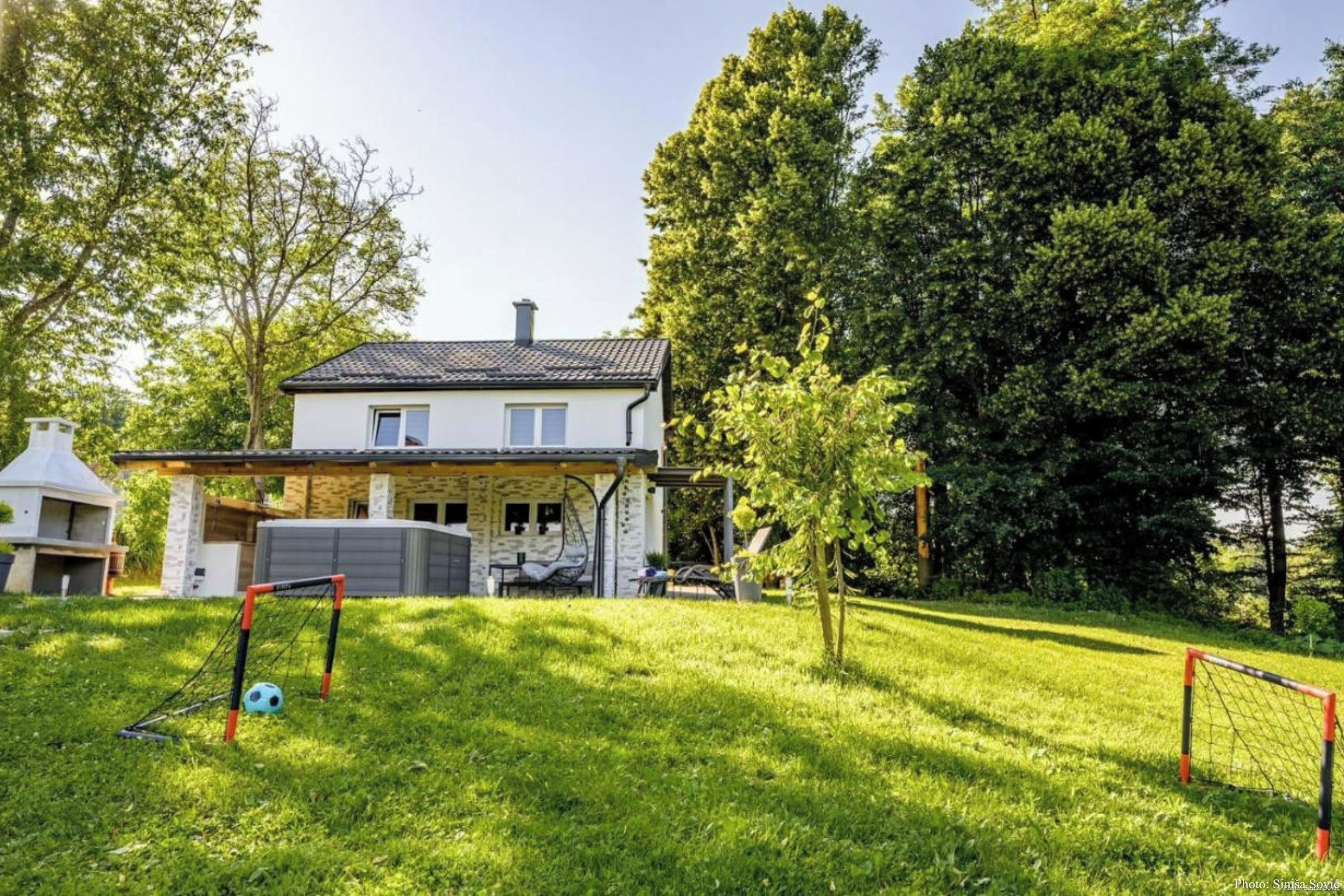 المنطقة المحيطة بالمنشأة