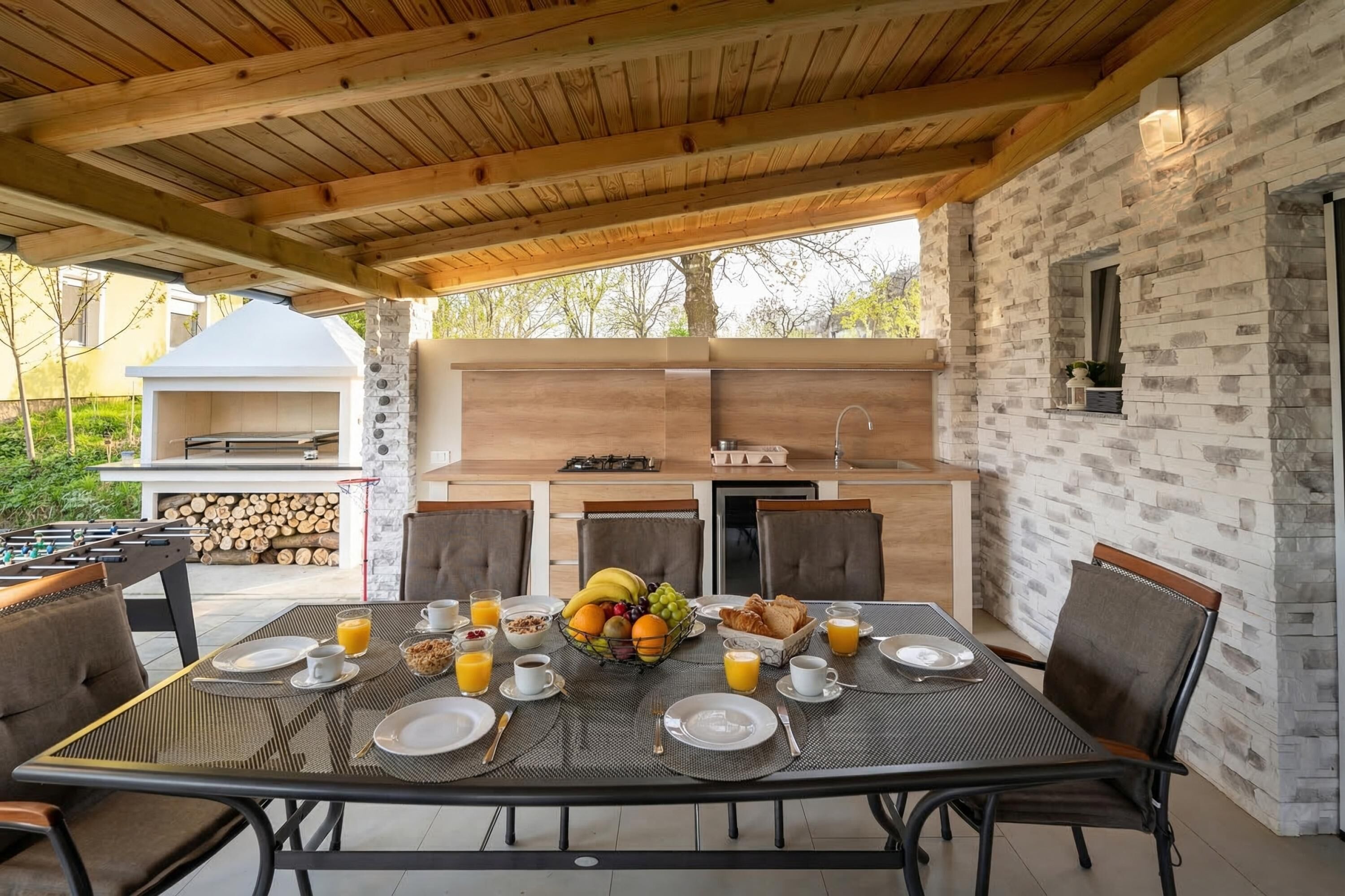 تناول الطعام بالخارج