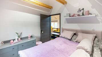 1 bedroom, laptop workspace, iron/ironing board, free WiFi