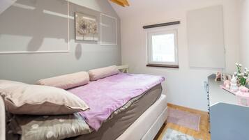 1 bedroom, laptop workspace, iron/ironing board, free WiFi