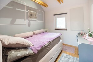 1 bedroom, laptop workspace, iron/ironing board, free WiFi - Cozy House In Nature With Hot Tub (Jalžabet)