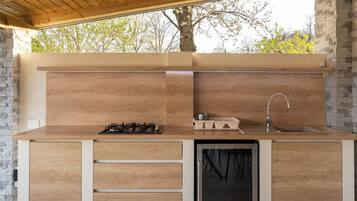 Kühlschrank, Mikrowelle, Ofen, Herdplatte