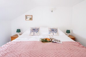 2 bedrooms, WiFi, bed sheets