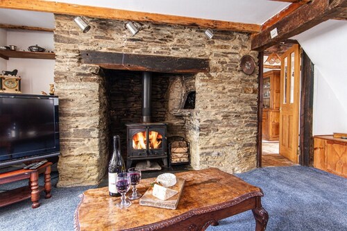 The Old Post Office, nr Wadebridge & woodland walk