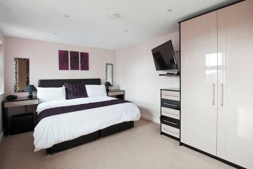 Amethyst - Spacious apartment near the Sea