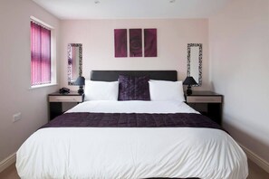 1 Schlafzimmer, Schreibtisch, Bügeleisen/Bügelbrett, Reisekinderbett