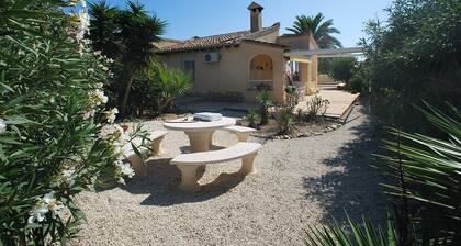 Sonniges Ferienhaus mit privatem Pool