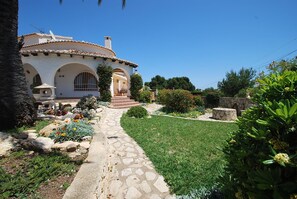 Property grounds - Wonderful holiday villa with private pool (Benisa)