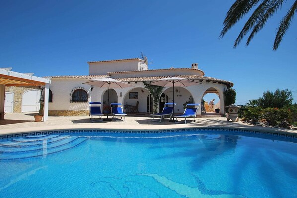Pool - Wonderful holiday villa with private pool (Benisa)