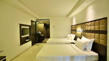 Escritorio, sistema de insonorización y wifi gratis