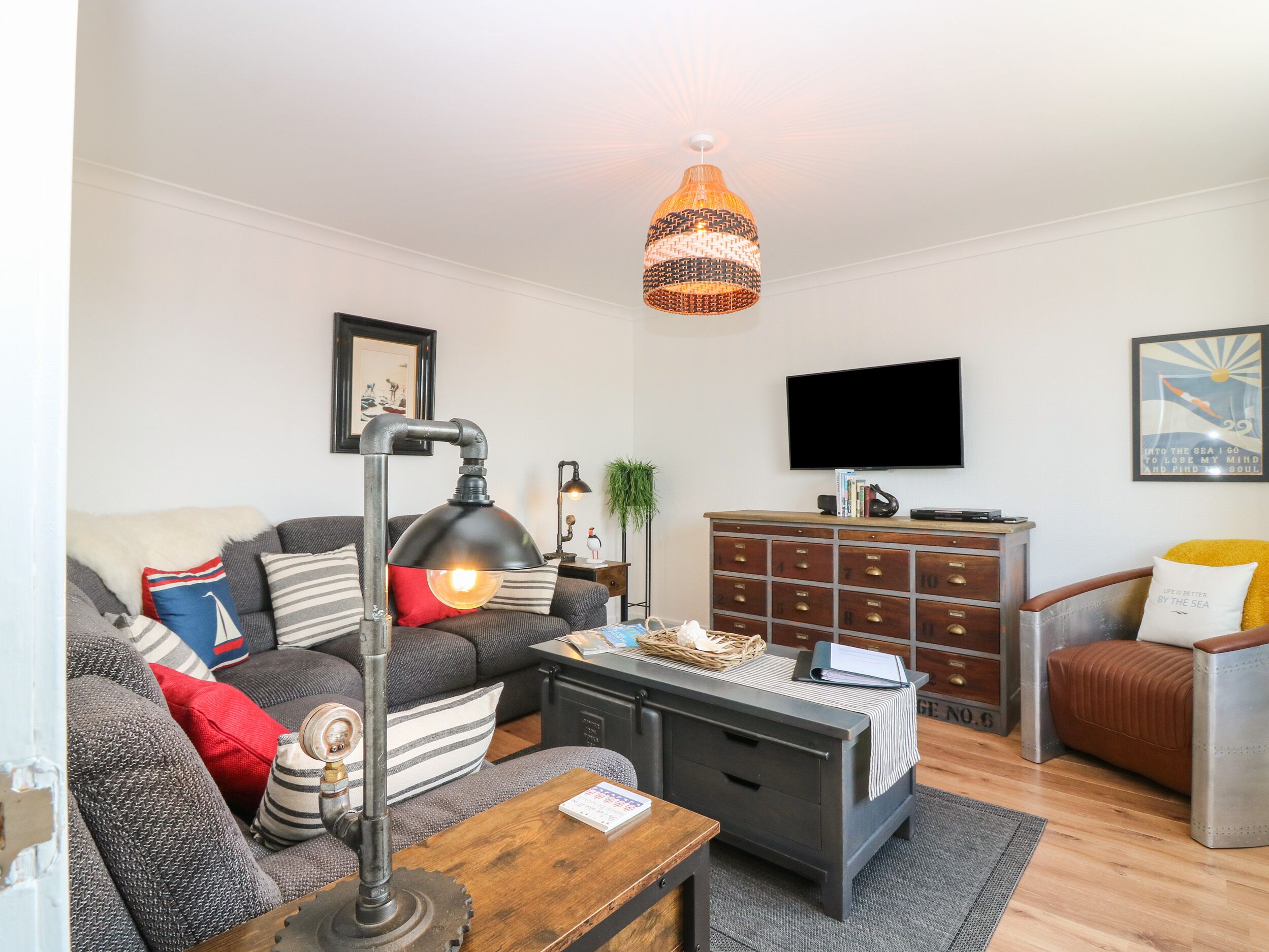 SHELL COTTAGE, pet friendly, character holiday cottage in Cruden Bay