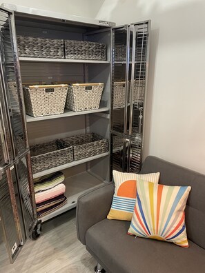 Interior - 20 Steps 'till Toes in the Sand with Private Beach Access (Tybee Island)