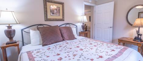 2 عدّة غرف نوم وواي فاي مجانًا وملاءات أسرّة