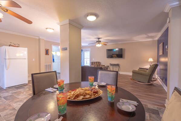 Smart TV, fireplace - Walk your dog to Mars Hill University and Town Center from the Cascade Cottage (Mars Hill)