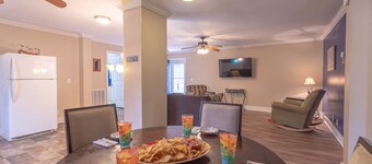 ADA-Friendly Estate Cottage • 2 King Beds • Quiet Retreat