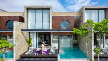 Una piscina cubierta