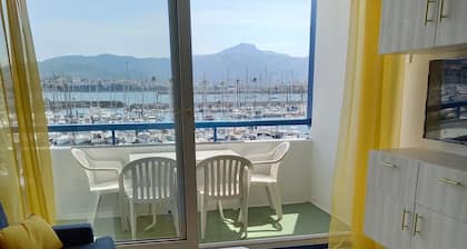 Tres Belle VUE SUR LE Port,parking Couvert,plage,piscine,wifi,climatisation