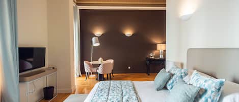 1 bedroom, in-room safe, desk, iron/ironing board