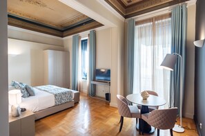 1 Schlafzimmer, Zimmersafe, Schreibtisch, Bügeleisen/Bügelbrett