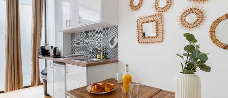 Fridge, microwave, stovetop, coffee/tea maker