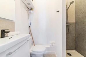 Shower, hair dryer, towels - Charmant 2 pieces central Les Halles a deux pas (Paris)